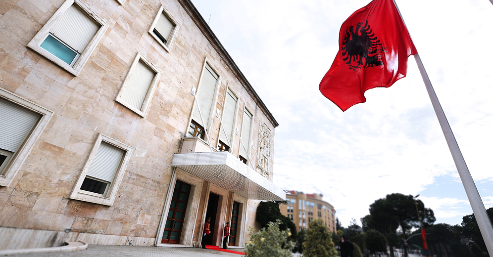 Nenshkruhet sot kontrata 6 milione dollare per satelitet e Shqiperise